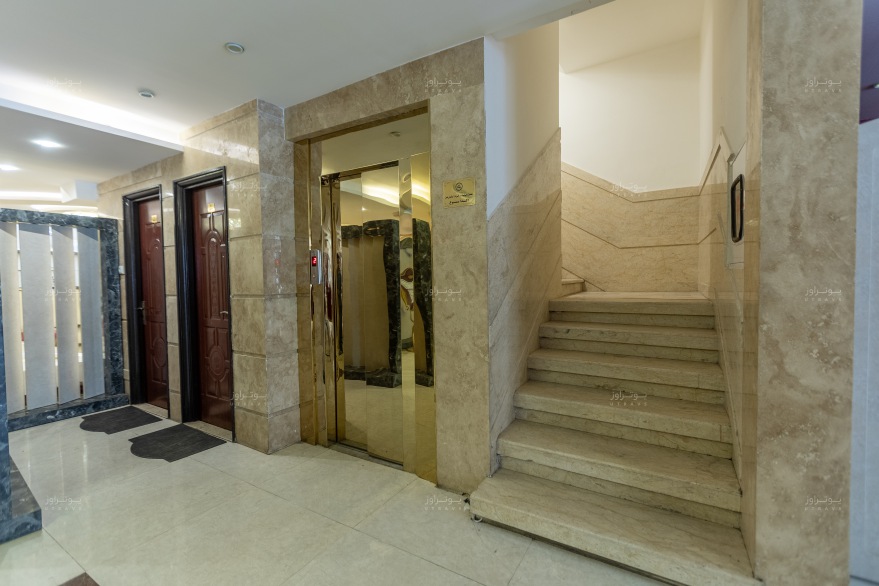 آسانسور و راه پله طبقات هتل آپارتمان نخل فردوس مشهد